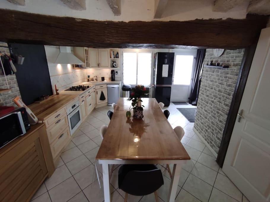 Chaleureuse Maison De Ville Avec Parking Gratuit Chinon Exteriér fotografie